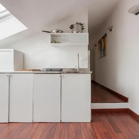 2 Bedroom 2 Bathroom Apt - Duomo 2 Apartment Milan