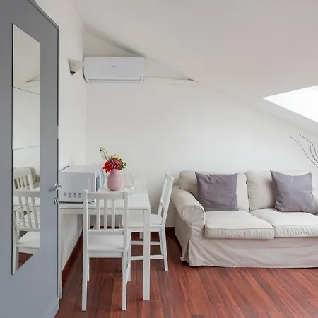 Apartment 2 Bedroom 2 Bathroom Apt - Duomo 2 *