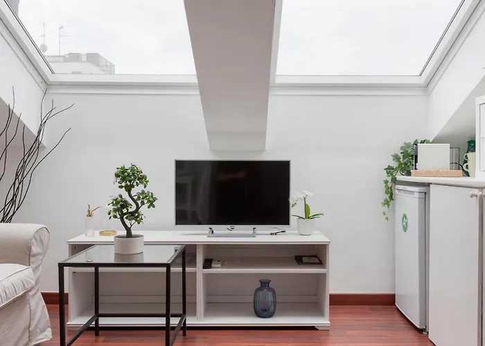 2 Bedroom 2 Bathroom Apt - Duomo 2 Διαμέρισμα *