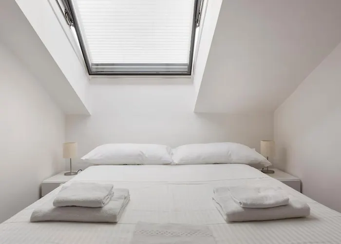 2 Bedroom 2 Bathroom Apt - Duomo 2 Μιλάνο